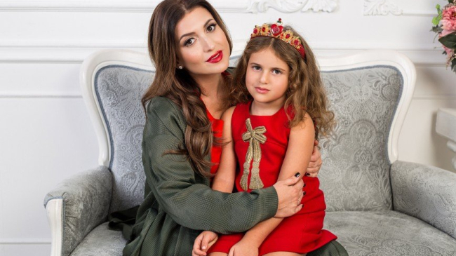 Фотографии Жасмин с дочкой умиляют поклонников