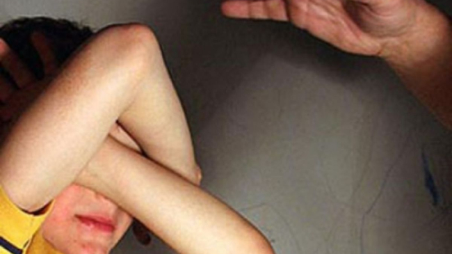 Un cuplu se plânge că educatoarea le-ar bate copilul