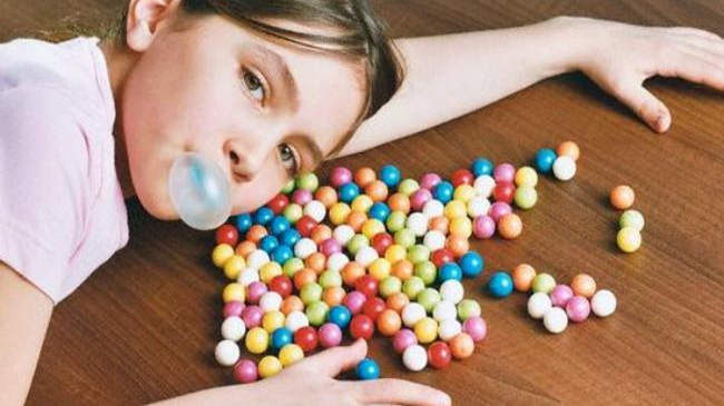 Ce se întâmplă în organism când înghiţim o gumă de mestecat