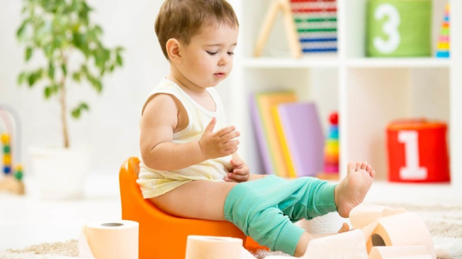 De la scutece la oliță! De ce să nu forțezi copilul să folosească toaleta