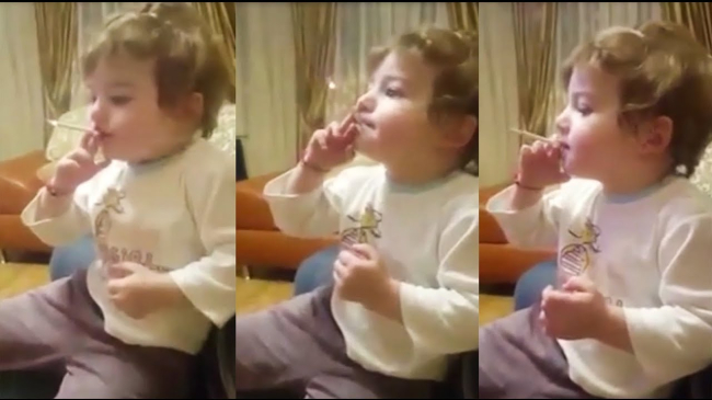 Caz șocant: Un copil de doar doi ani fumează, iar părinții se amuză (VIDEO)