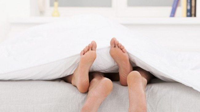 Как реагировать на ситуацию, в которой ребёнок застал вас за занятием сексом