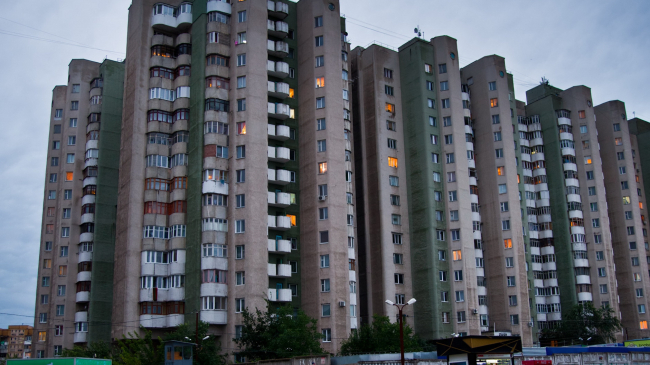 În blocurile de locuit din Chișinău vor fi schimbate ușile și ferestrele