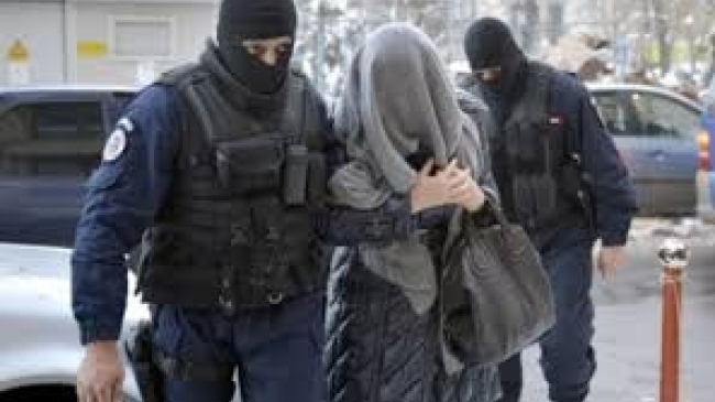 Directoarea de şcoală, bănuită de trafic de copii, a fost reţinută și concediată din funcție