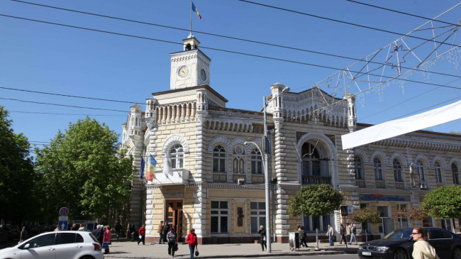 Medicii și pedagogii din Chișinău vor primi ajutor pentru achitarea dobînzii la creditele ipotecare