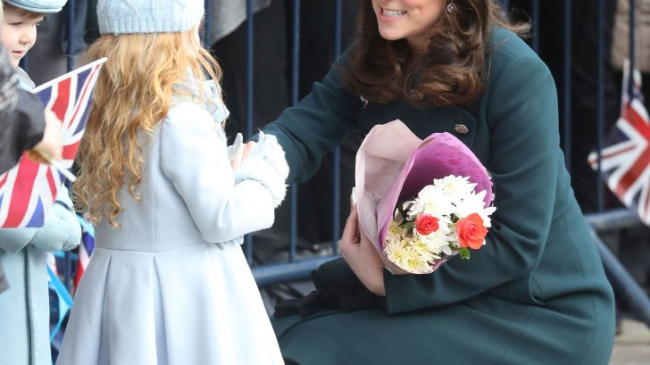 Însărcinată în luna a șaptea, Kate Middleton arată spectaculos