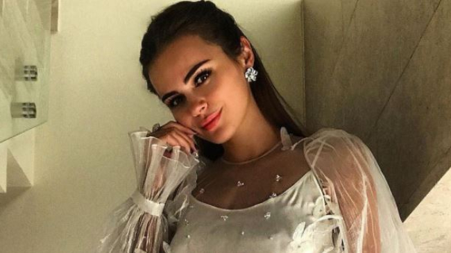 Ксения Дели не скрывает свою беременность