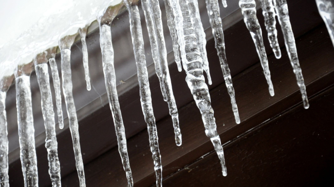 Ţurţurii - pericol pentru pietoni