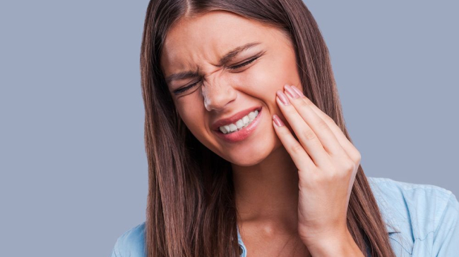 8 remedii naturiste pentru durerile de dinți