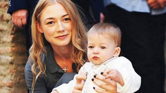 Oxana Akinshina a arătat pozele de la botezul băieţelului