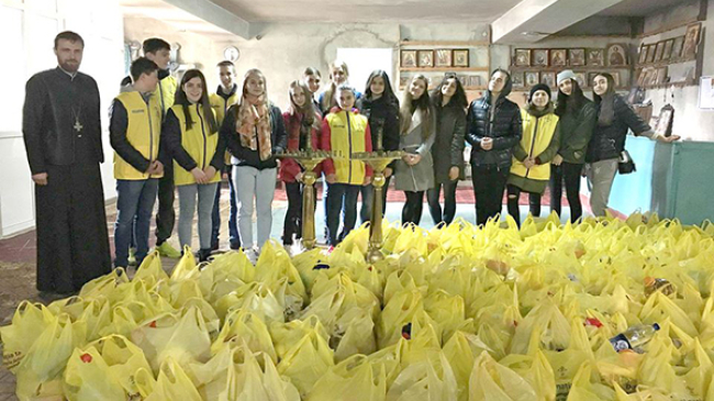 În sâmbăta Floriilor, în 100 de magazine vor fi colectate alimente pentru nevoiași