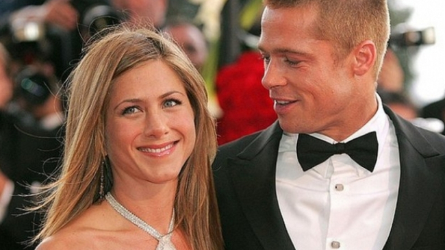 Brad Pitt și Jennifer Aniston, surprinși în timp ce se sărutau