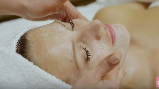 Процедура поверхностного пилинга в салоне Aquaterra Wellness & SPA