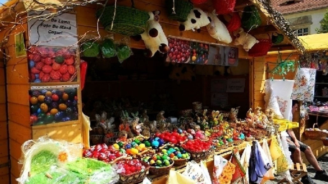 В сквере Кафедрального собора открылись пасхальные ярмарки