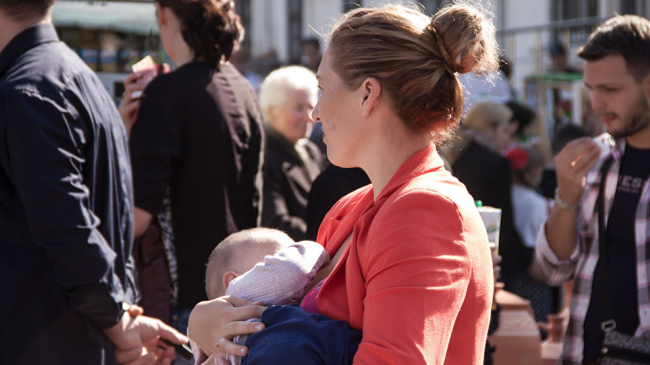 Треть детей, появившихся на свет в Румынии, рождены вне брака