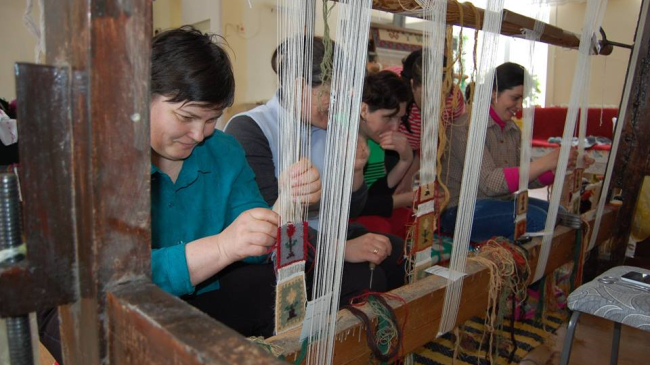 Covoarele și costumele tradiționale merg la o expoziție din Strasburg