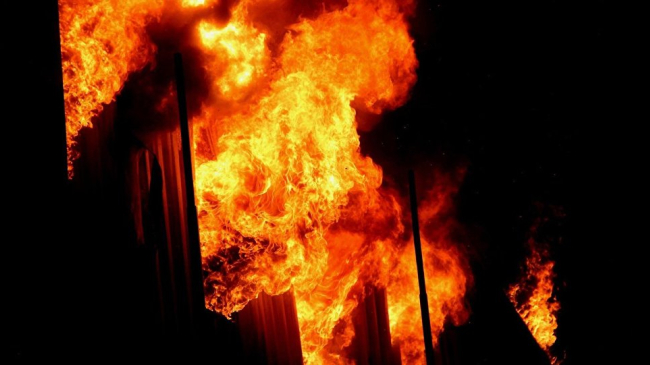 Меленькие дети оказались заперты в охваченном огнем доме в Кагульском районе