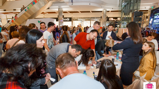 Prețuri mici, distracție mare și premii-surpriză la Noaptea Reducerilor