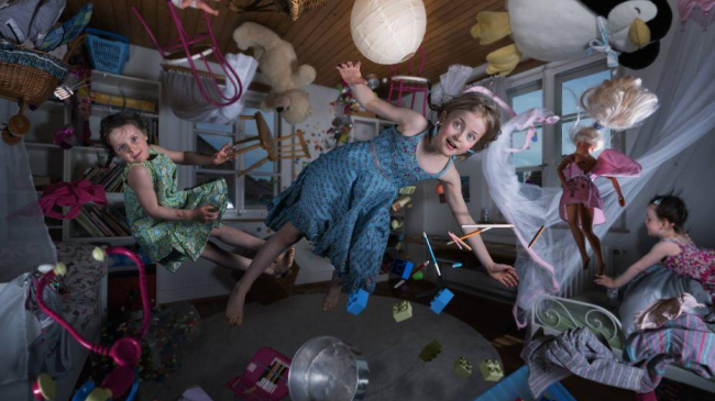 Швейцарский фотограф создает невероятные снимки своих дочерей (ФОТО)