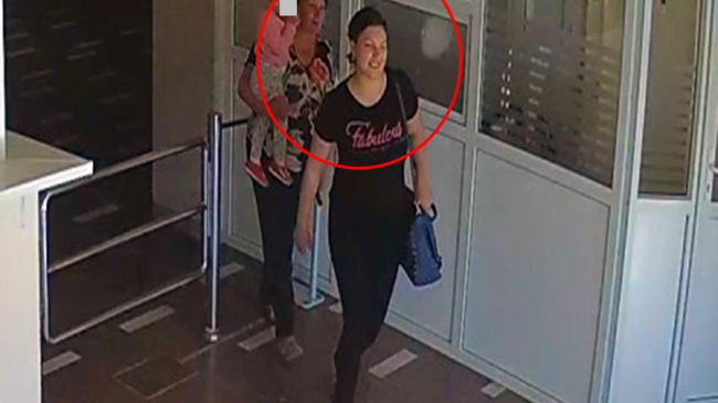 Bucuroase că au furat un telefon. Două femei, căutate (VIDEO)