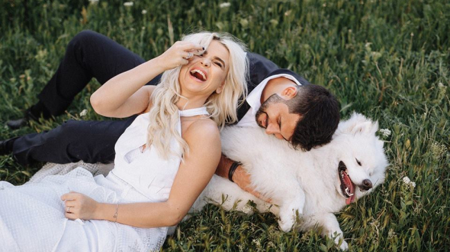 Daniela Ciocanu și soțul său, într-o ședință foto parcă ruptă din filme