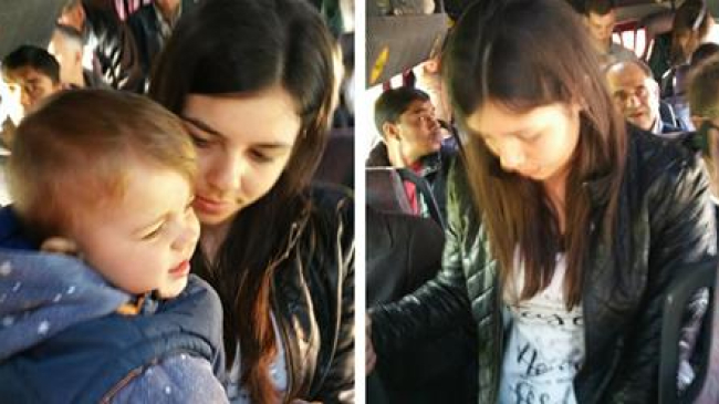 Într-un microbuz plin cu bărbați, niciunul nu a cedat locul unei mame cu bebelușul în brațe