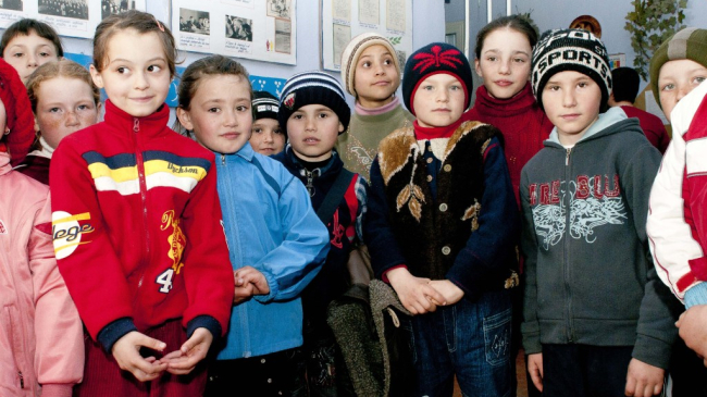 Prețuri exagerate la uniformele școlare. Părinții sunt indignați