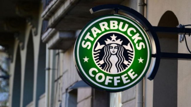 Starbucks вpeмeннo зaкpoeт 8 тыcяч тoчeк в CШA из-зa pacoвoгo cкaндaлa