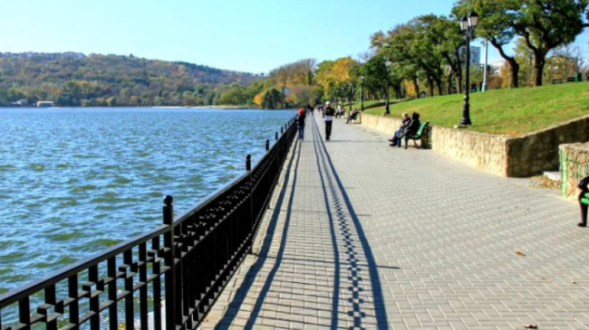 În lacul din parcul „Valea Morilor” sînt deversate ape reziduale (VIDEO)