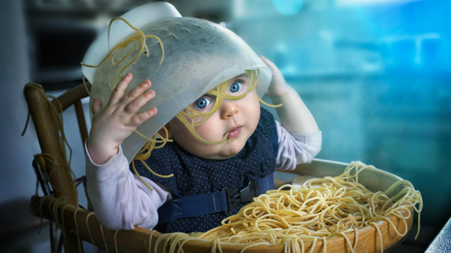 Când lași copilul singur doar pe un minut: imagini de care o să te prăpădești de râs