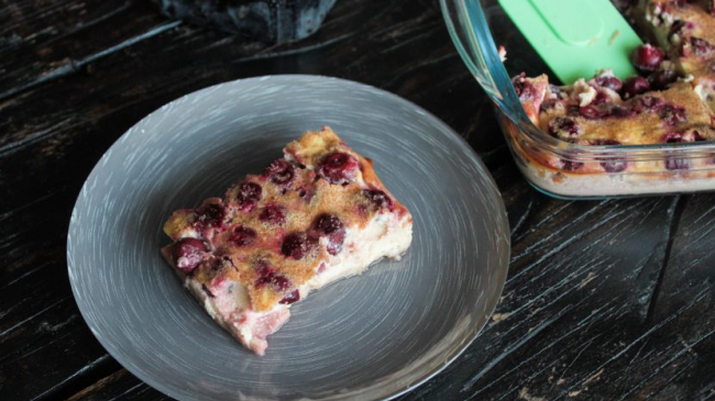 Clafoutis cu ouă şi vişine