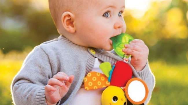 Выбирайте прорезыватели для зубов малыша правильно! ВИДЕО