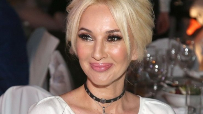 «Стрессовая ситуация в моем возрасте»: Лера Кудрявцева о похудении после родов