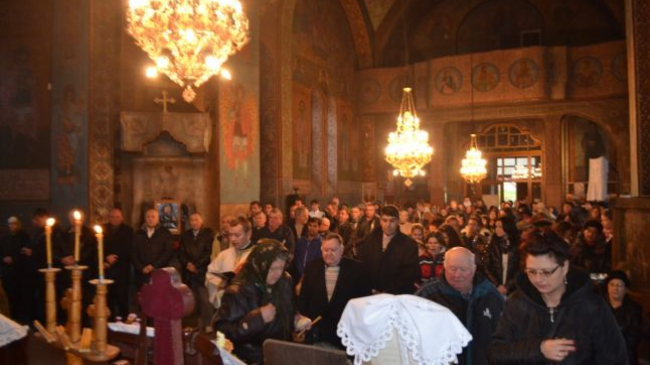 Creştinii ortodocşi de stil vechi marchează astăzi Naşterea Maicii Domnului