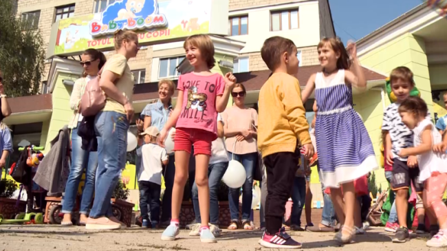 Părinții și copiii sunt încântați! În sectorul Botanica s-a deschis cel mai mare supermarket pentru copii! (VIDEO)