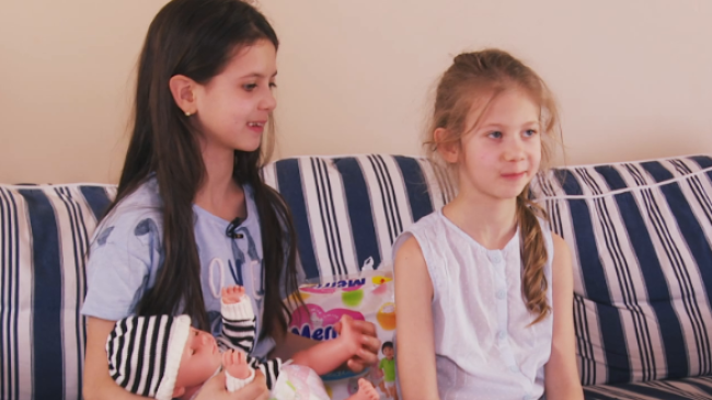 Аня и Ева Букс меняют подгузники и делятся сестринским опытом! (ВИДЕО)