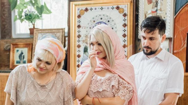 Gloria și-a încreștinat fiul. Poze emoționante de la eveniment