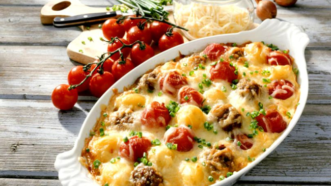 Roşii gratinate cu perişoare, cartofi și cașcaval