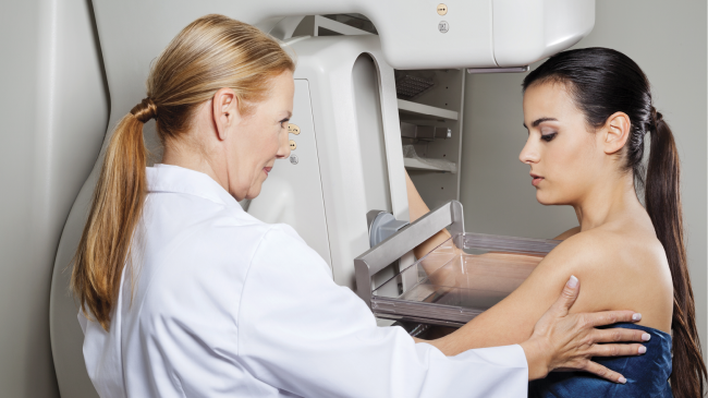 Medicul de familie trebuie să stabilească cînd o femeie are nevoie de mamografie