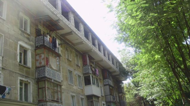 200 de familii au rămas pe drumuri în urma unei escrocherii cu mansarde