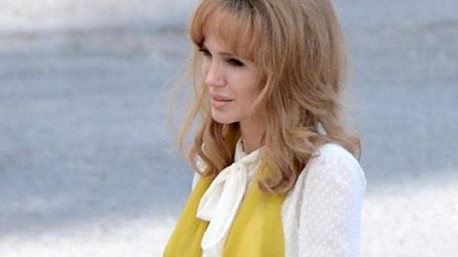 Angelina Jolie s-a făcut blondă?