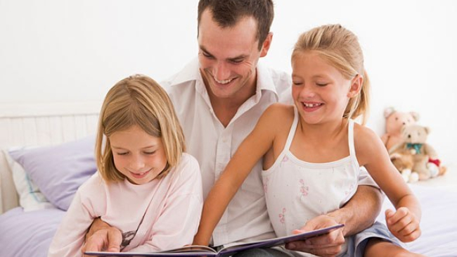De ce tații nu ar trebui să le spună povești copiilor?