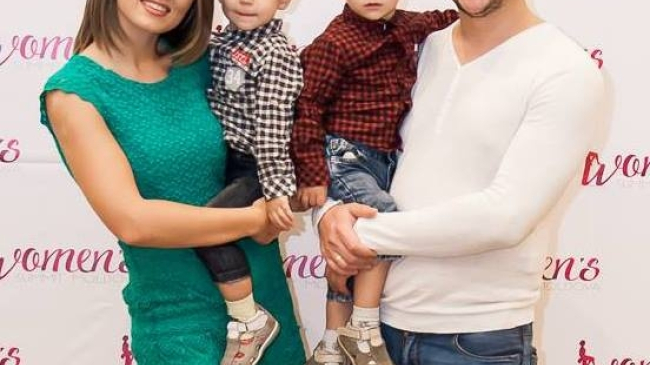 Stilati de mici. Gemenii familiei Manciu, la salonul de frumusete