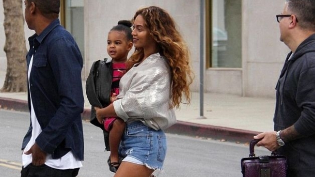 Певица Бейонсе вышла в свет с красавицей-дочкой