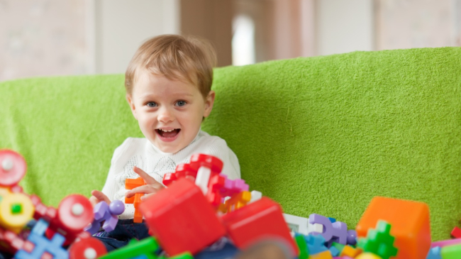 Что делать, если ребенок ломает игрушки?