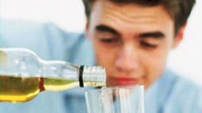 Alcoolismul se dezvoltă la o vârstă fragedă