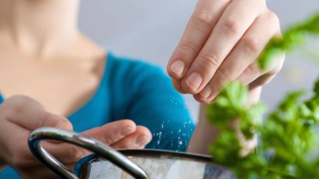 Кулинарные секреты: как правильно солить блюда