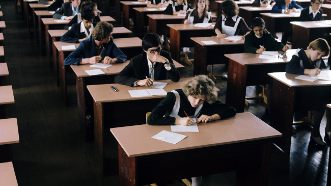 E şi mai riscant să copiezi la examen. Ce a decis Ministerul Educaţiei