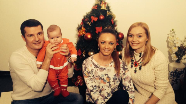 Fiica Corneliei şi a lui Marcel Ştefăneţ, îmbrăcată Crăciuniţă!