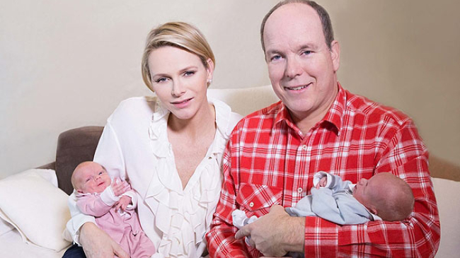 В сеть впервые попали фото новорожденных детей княгини Шарлен и князя Альберта II